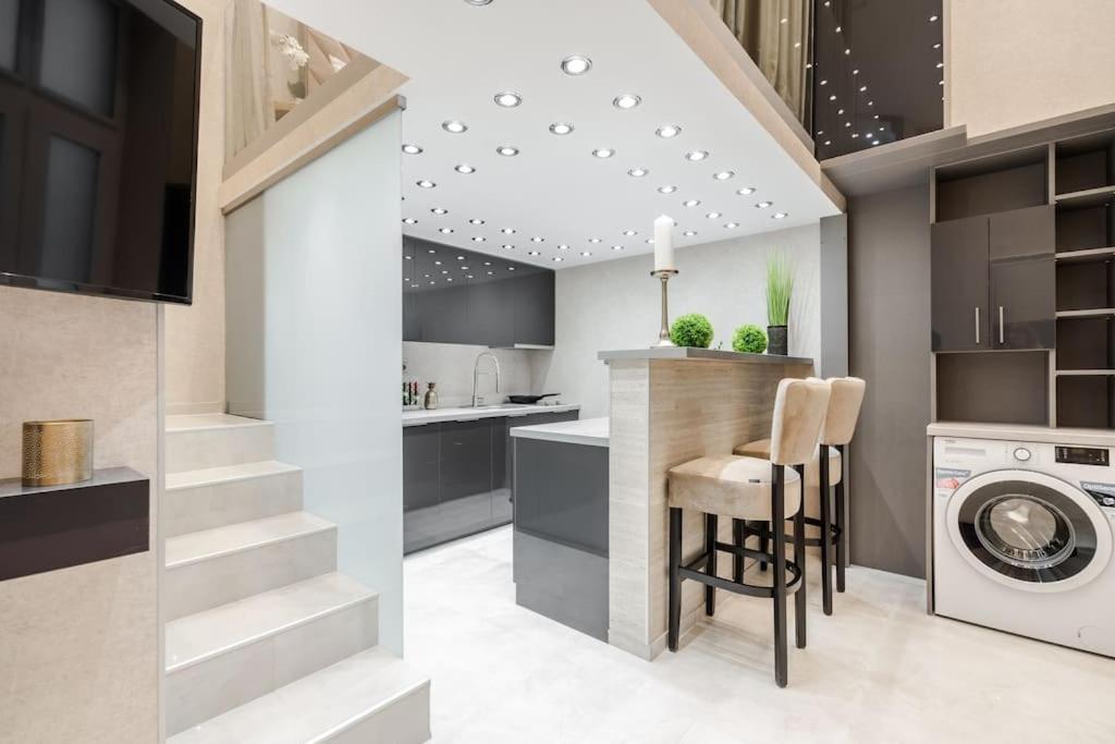 Stylish Two-bedroom In The Center Budapest