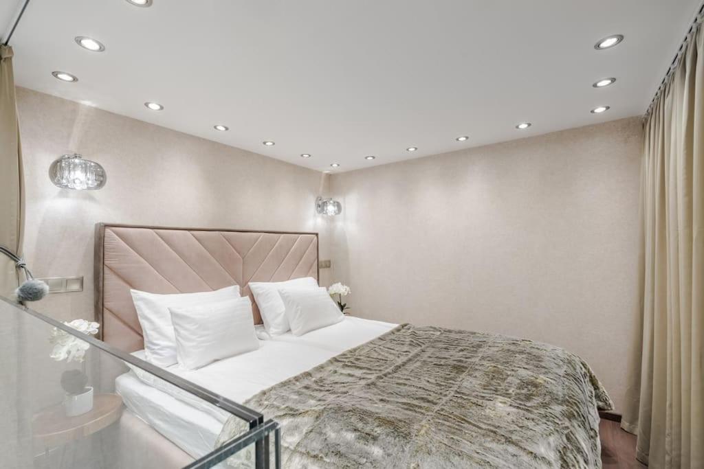 Stylish Two-bedroom In The Center Appartement Budapest
