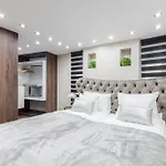Stylish Two-Bedroom Suite In The Center