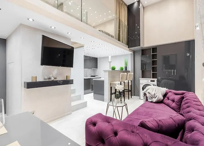Stylish Two-Bedroom Suite In The Center