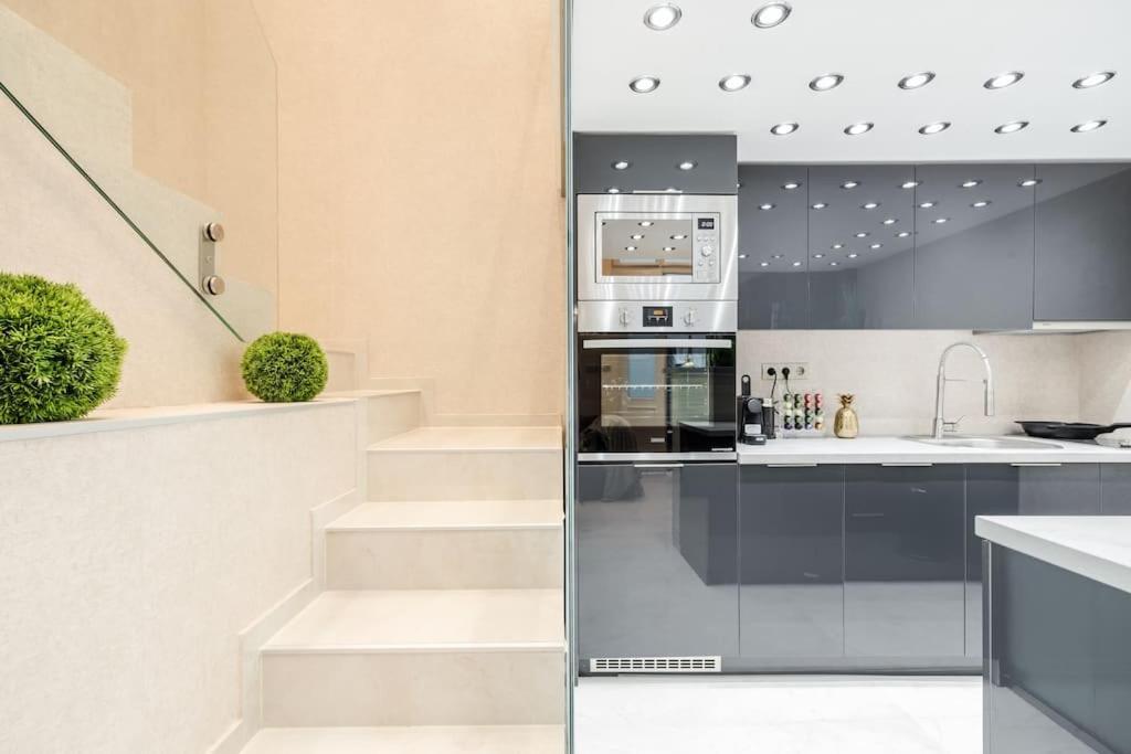 Apartment Stylish Two-bedroom In The Center