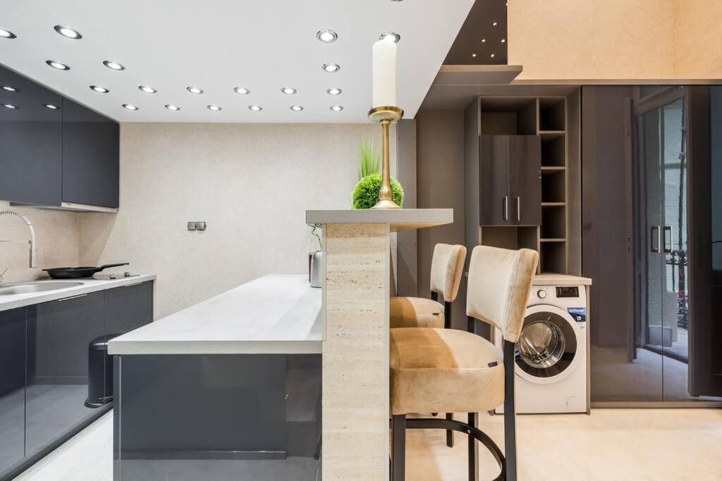 Stylish Two-bedroom In The Center Budapest