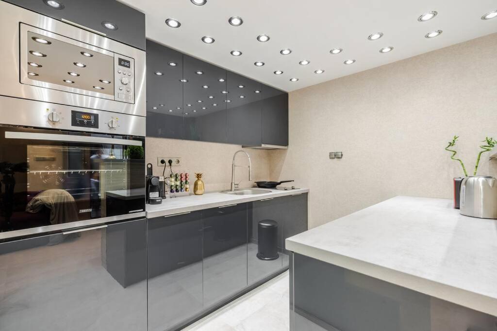Stylish Two-bedroom In The Center Budapest