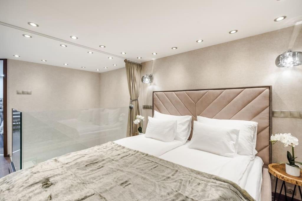 Stylish Two-bedroom In The Center * Budapest